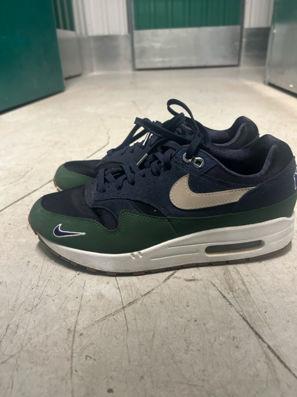 Nike Men’s Navy and Green Casual Sneakers